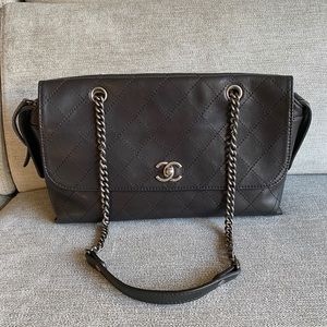 Chanel flat quilted stitched calfskin shoulder bag